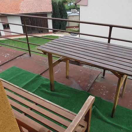 Appartement Rd Cerncin Bucovice Extérieur photo