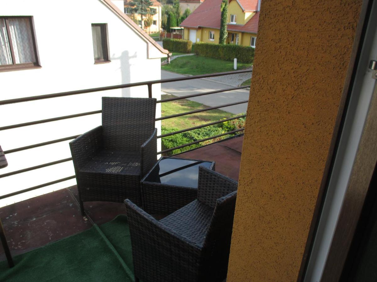 Appartement Rd Cerncin Bucovice Extérieur photo