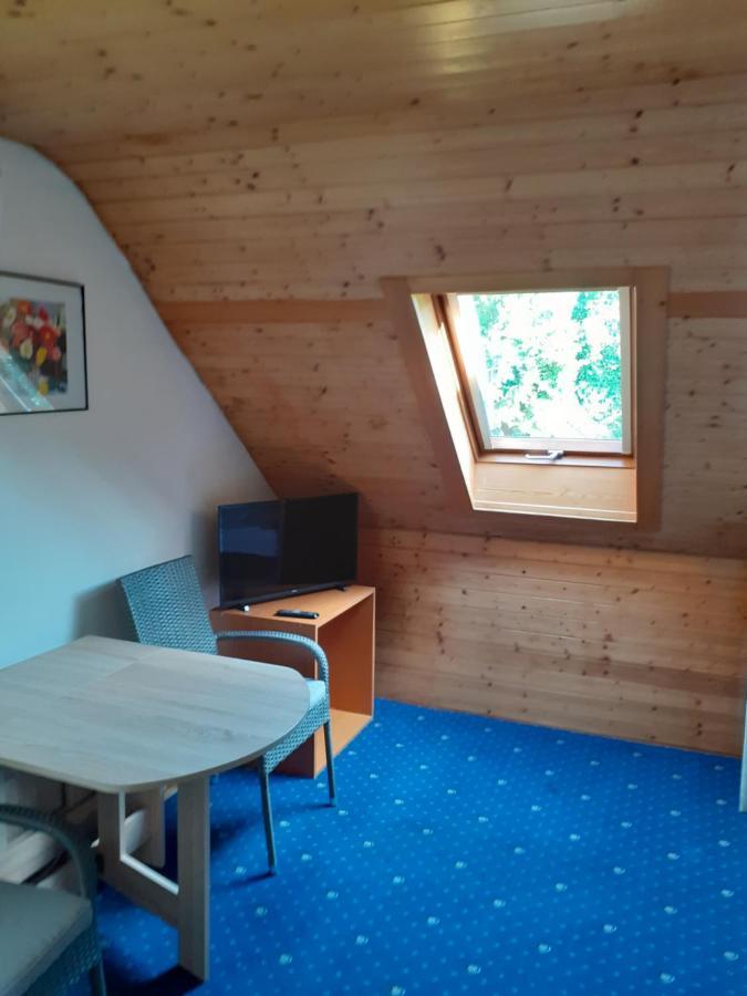 Appartement Rd Cerncin Bucovice Extérieur photo