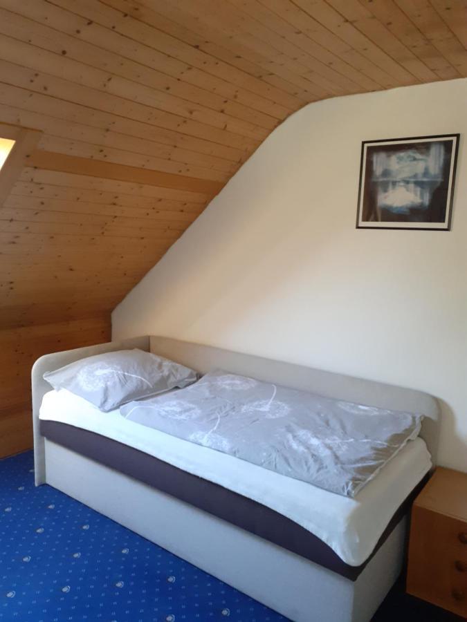 Appartement Rd Cerncin Bucovice Extérieur photo